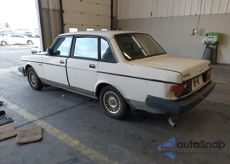 1991 Volvo 240 from USA, damaged, VIN YV1AA8842M1437368